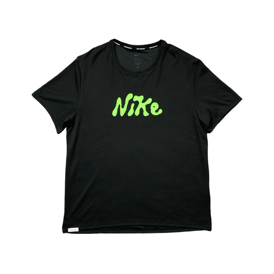 NIKE UV MILER STUDIO ‘72 GRAPHIC T-SHIRT - BLACK