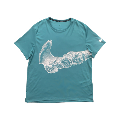 NIKE RUN DIVISION MILER GRAPHIC BONE T-SHIRT - TEAL